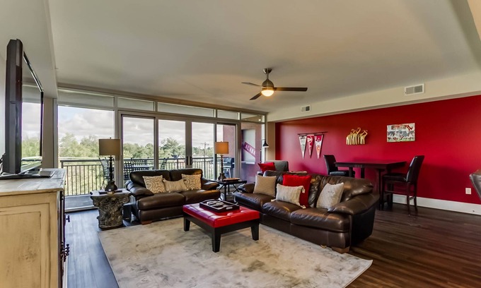 Tuscaloosa Condominio | ¡Un "ALQUILER DE MAREAS EN ROLLO" disponible para la graduación de diciembre!