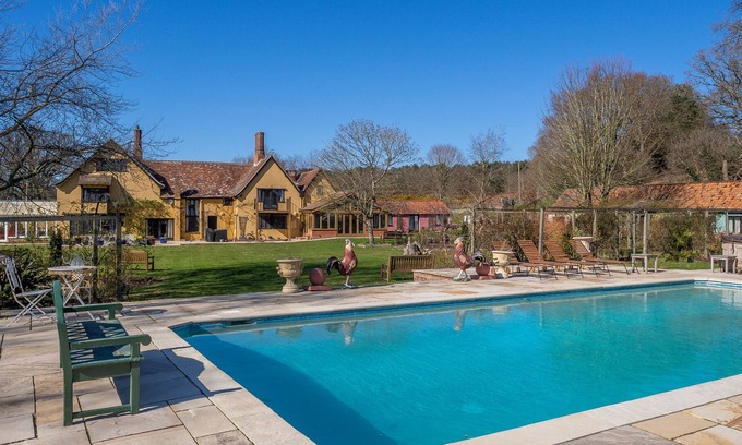 Westleton Cabaña | A romantic cottage boasting onsite spa facilities