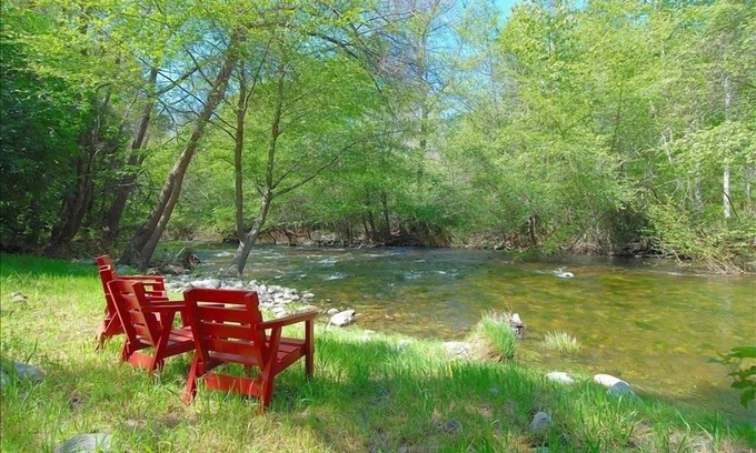 Carmel Valley Cabaña | A la orilla del río romántico retiro