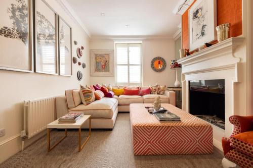 Royal Borough of Kensington and Chelsea Apartamento | A Royal Residence – Stylish 2 Bedroom in Kensington