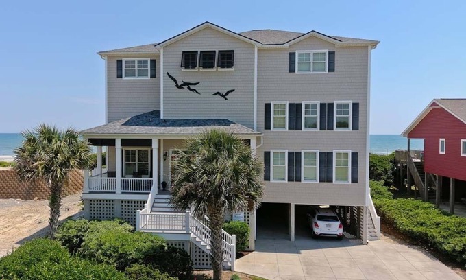 Emerald Isle Casa | A Sandy Ridge, Oceanfront House in Emerald Isle, NC!