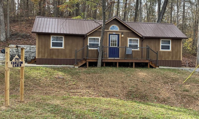 Goreville Cabina | A secluded 1-bedroom cabin in the Shawnee National Forest at the Lake of Egypt.