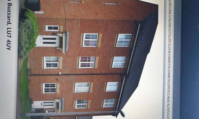 Leighton Buzzard Casa | A semidetached house in a quiet area parking garden near cultural heritage parks