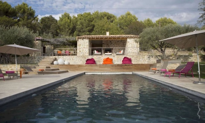 Le Castellet Apartamento | A Serene Luxury Villa in the Heart of Provence