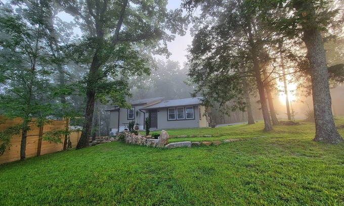 Rising Fawn Apartamento | A Serene Retreat with Rustic Elegance within the Appalachians