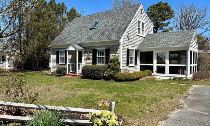 North Chatham Casa | A short drive brings you to Jackknife Cove!
