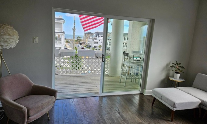 Ventnor City Condominio | A simple and peaceful centrally-located Ocean View Condo in Ventnor.