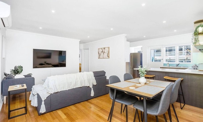 Scarborough Apartamento | A skip, hop & a jump to Scarborough Beach!