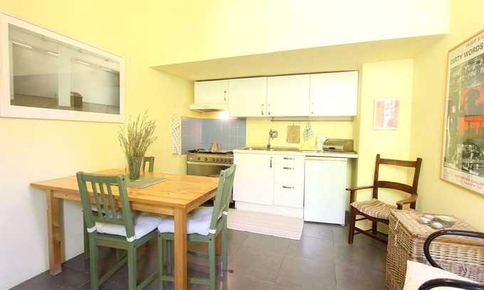 Collevecchio Apartamento | Un apartamento pequeño y confortable dentro de una gran villa de lujo cerca de Rieti