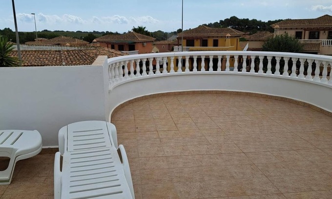 Pilar de la Horadada Casa | A small family home with pool