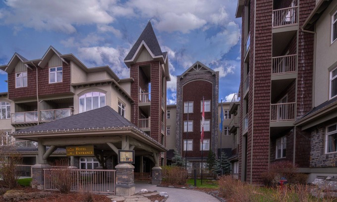 Canmore Condominio | A Small Hotel Room for Mountain Lovers