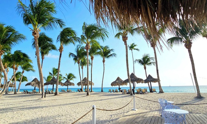 Dominicus Complejo | A solo pasos del mar. Fantástico