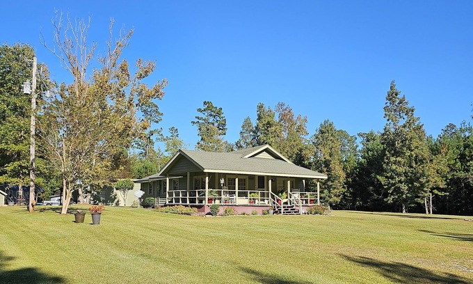 Conway Cabaña | Evergreen Cottage sits secluded on 2.33 ac. near Hwy. 90, 22 & International Dr