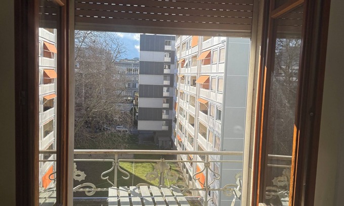 Plainpalais Apartamento | A spacey apartment by the Jonction River