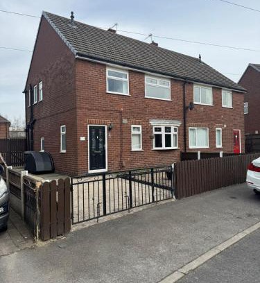 Wigan Apartamento | A spacious 3 bed semi-detached