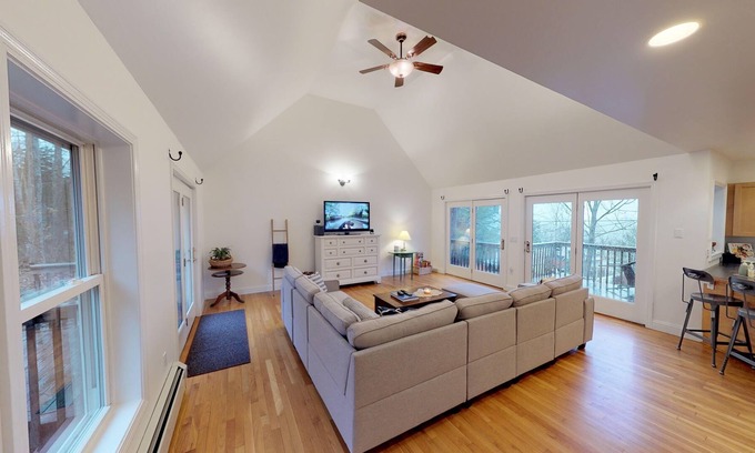 Northport Casa | Un espacioso loft con vista al mar en Penobscot Bay en el histórico Temple Heights