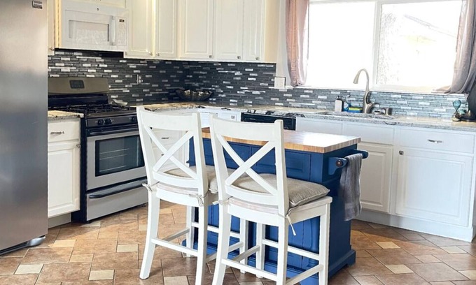 Pueblo Apartamento | A Sparkling One-bed APT in a Friendly Neighborhood, Close to all Amenities!