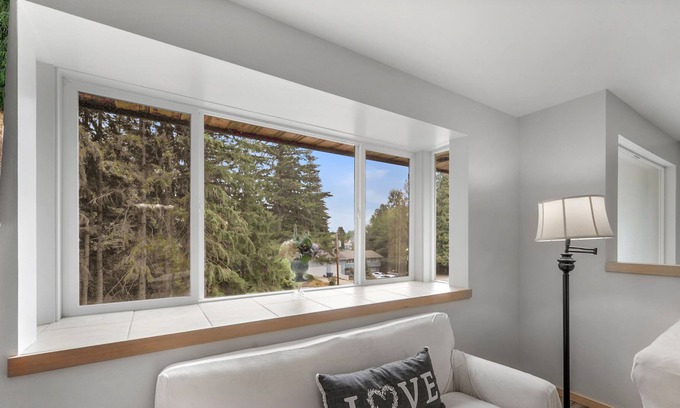 Silver Lake Casa | A specious 2 level 4 Beds 2 Baths home