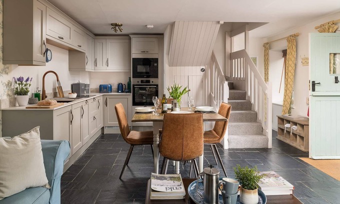 Combe Martin Cabaña | A stone cottage that sleeps 4 guests in 2 bedrooms