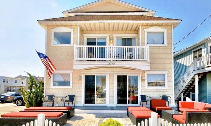 Brigantine Condominio | ⭐️A Stones Throw 2 Beach & AC, Fire Pit + Outdoor Lounge ¡excelentes 4 pequeñas familias!