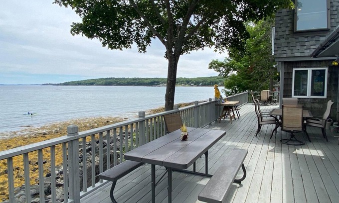 Knox County Cabina | A STONES THROW - Town of Owls Head