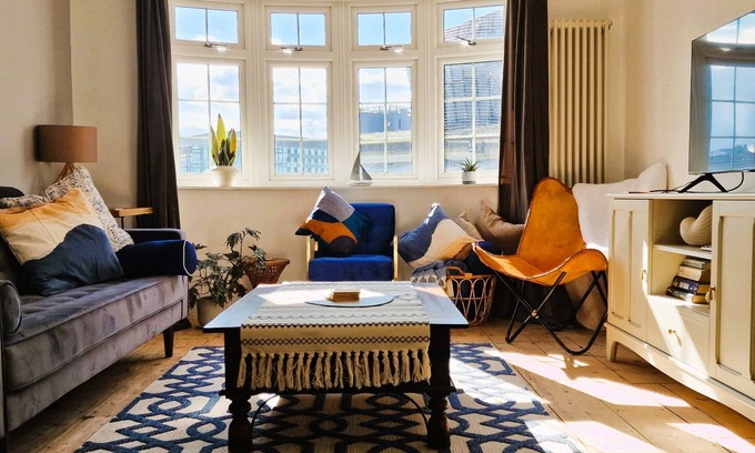 Southampton City Centre Casa | A stunning 3 bedroom house, 5-star stay on the city walls by West Quay.