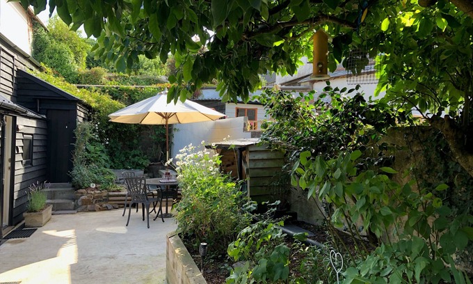 Hatherleigh Cabaña | a stunning and cosy character cob cottage c1750