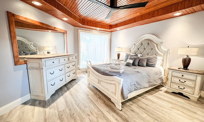 Victoria Casa | A stunning, cozy home - 5 minutes away from city center!