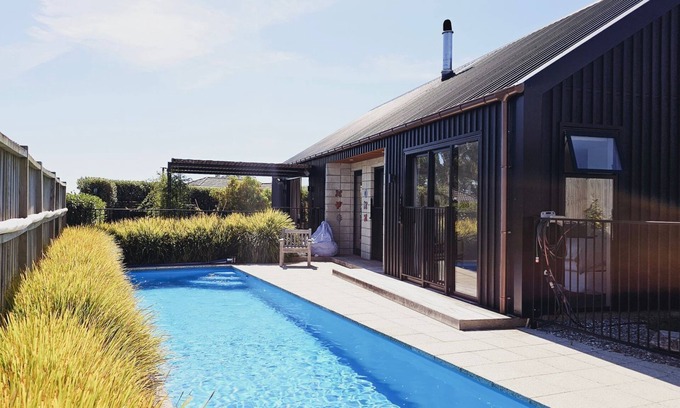 Mapua Casa | A stunning home in a quiet and private location. Perfect for enjoying the private pool.