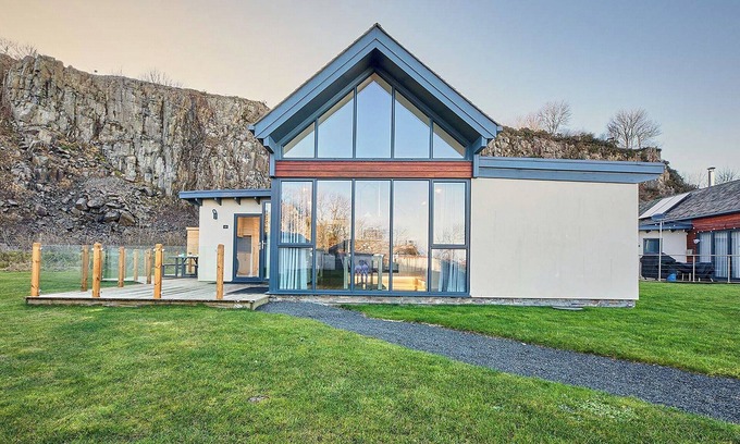 Bamburgh Cabaña | A stunning luxury lodge resting 1 mile from Bamburgh and the coast.
