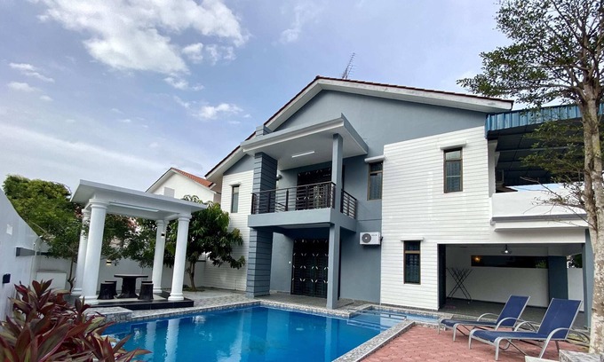 Tebrau Otro | A Stylish & Comfy 4BR Home with Private Pool