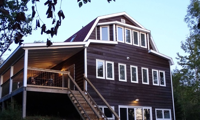 Mineville Casa | A stylish modern farmhouse 25kms from downtown Halifax.