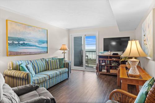 North Myrtle Beach Apartamento | A Summer Place Unit B8 is Small Dog Friendly and oceanfront in Cherry Grove