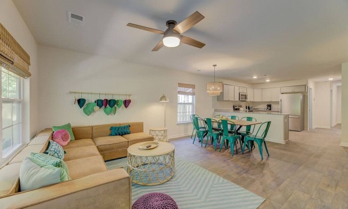 Columbia Casa | A Sunny & Stylish 4BR/3BA w King Beds & WiFi