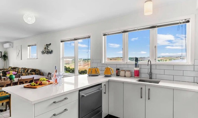 Kaiwaka Casa | A symphony of rural and sea views!
