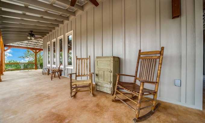 Comfort Casa | A Texas Hill Country getaway with breathtaking views.
