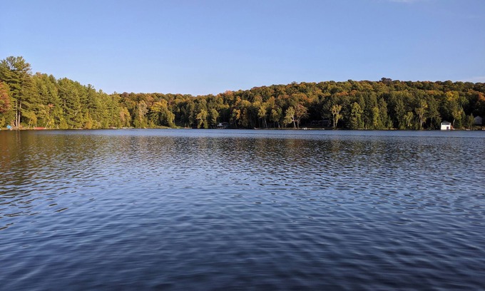 Highlands East Cabaña | A Tory Lake Treasure in Haliburton County - Lake front cottage