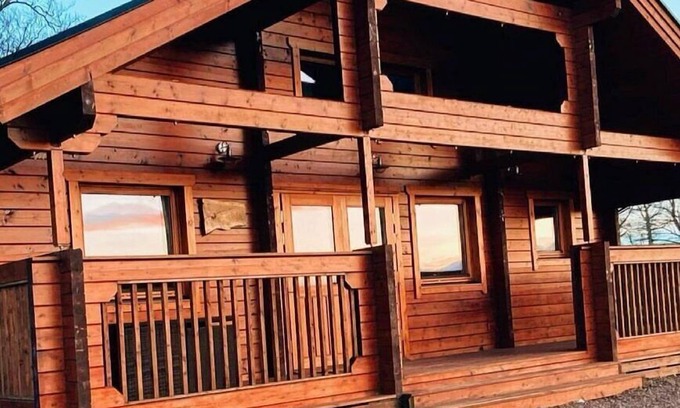 Gorebridge Cabina | A traditional Scandinavian style lodge, with stylish wooden interior decorated with a Scottish theme