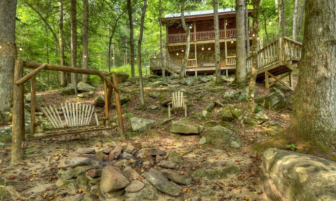 Epworth Cabina | Pesca, relájate y disfruta de este alquiler de cabañas que admite mascotas a lo largo de Fightingtown Creek