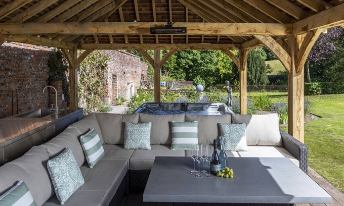 Kippen Casa | A Tranquil Scottish Retreat by Loch Lomond, 7 bedroom country house sleeping 14 guests