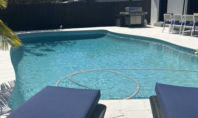 North Andrews Gardens Casa | Una verdadera casa de playa con una hermosa piscina