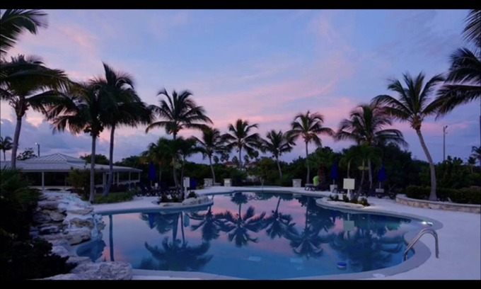Wheeland Settlement Condominio | Aislado tranquilo 1 dormitorio planta baja frente al mar!