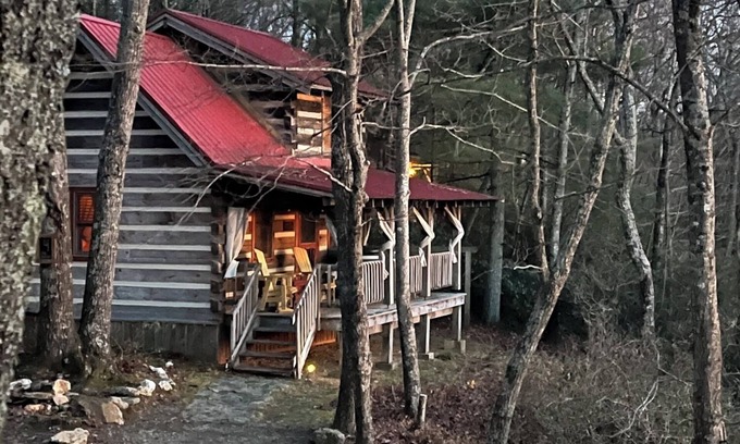 Piper Gap Cabina | A Unique Bed and Breakfast...Log Cabins, with Hot Tubs and Breakfast Delivered Each Morning :)