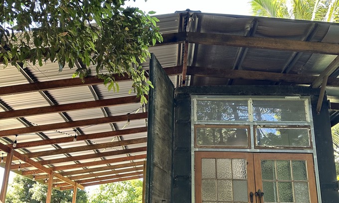 Tuntable Creek Apartamento | A unique stay in a freighter truck house surrounded by nature