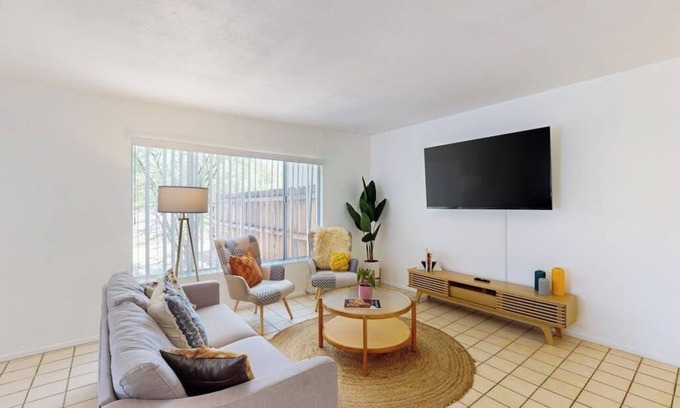 Tucson Condominio | A Unique Townhome embracing the Mid Century Modern Lifestyle