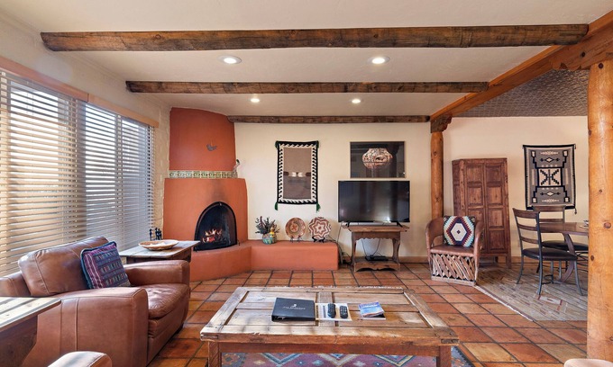 Northeast Santa Fe Hotel | A Very "Santa Fe" Condo Blocks From The Plaza @ Fort Marcy
