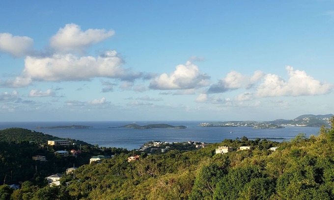 Estate Pastory Condominio | NUEVA LISTA! ¡Un condominio muy especial a solo minutos de Cruz Bay!