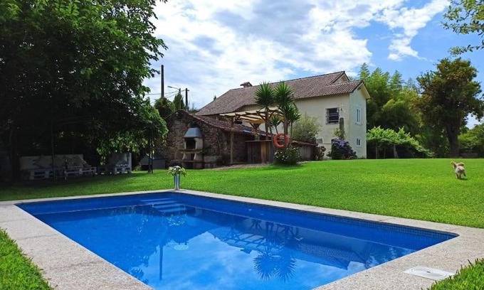 Salvaterra de Miño Casa | A Viña de Lina. Turismo rural con piscina y finca.