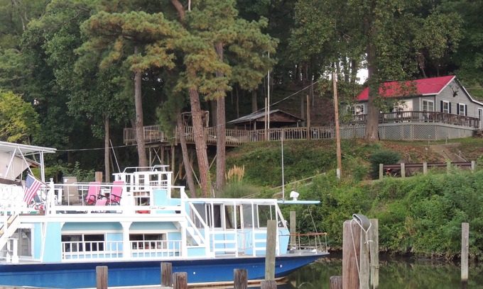 Ampthill Alquiler De Eote | Una cálida y acogedora casa flotante de 50 'en un puerto deportivo cerrado, pintoresco y tranquilo cerca del cit