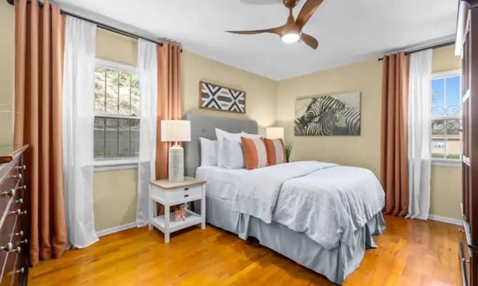 View Park-Windsor Hills Casa | A Windsor Hills Retreat
